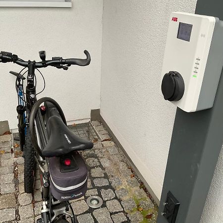 Attika Ferienwohnung In Freiburg -Gundelfingen Mit Grosser Dachterrasse Exteriör bild