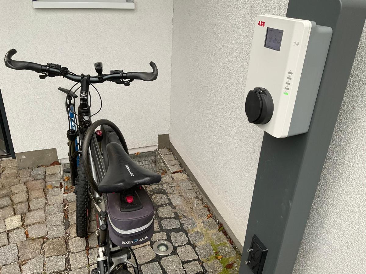 Attika Ferienwohnung In Freiburg -Gundelfingen Mit Grosser Dachterrasse Exteriör bild